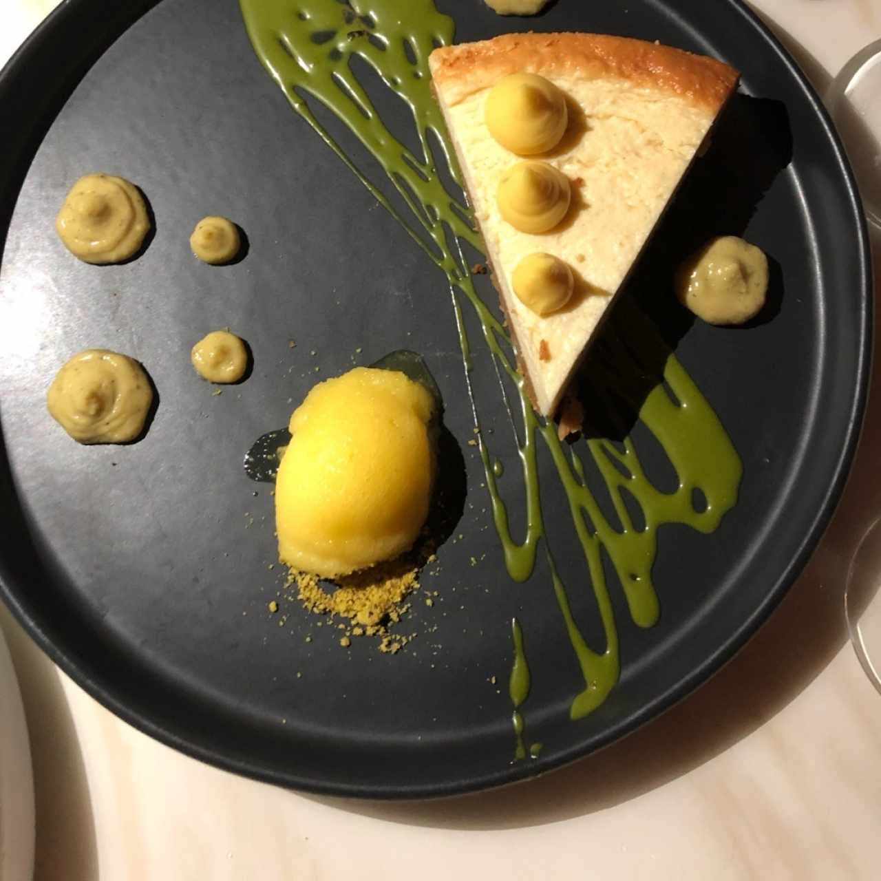 cheescake de té verde y sorbete de maracuya 