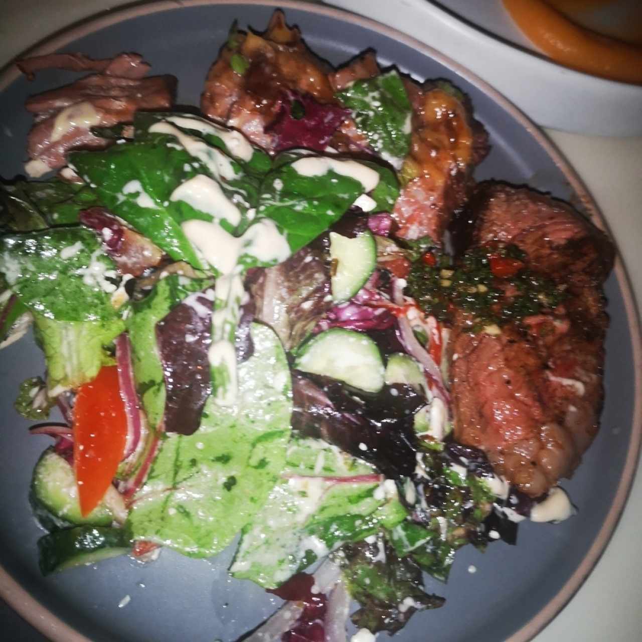 Ensalada y carne