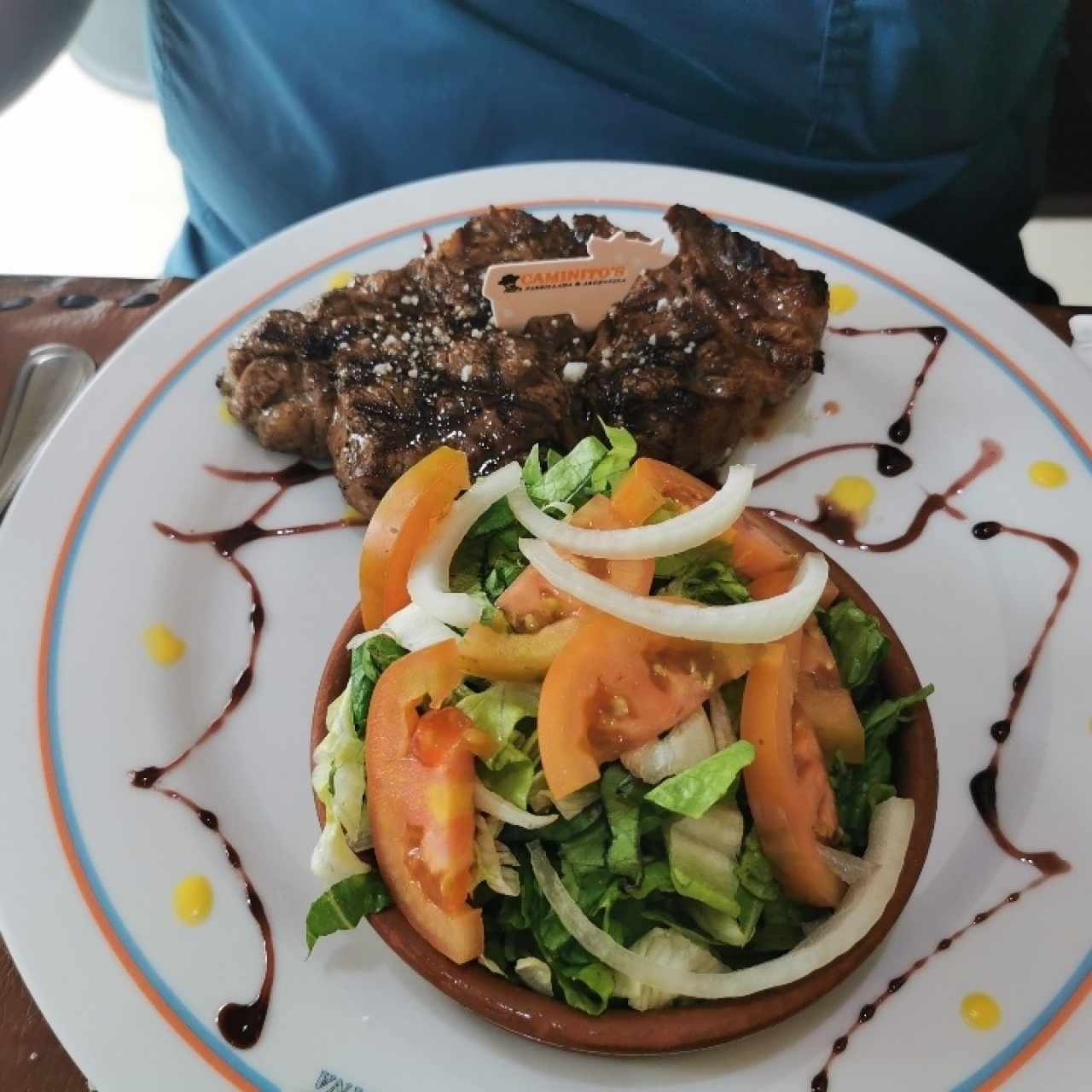 Ribeye con ensalada