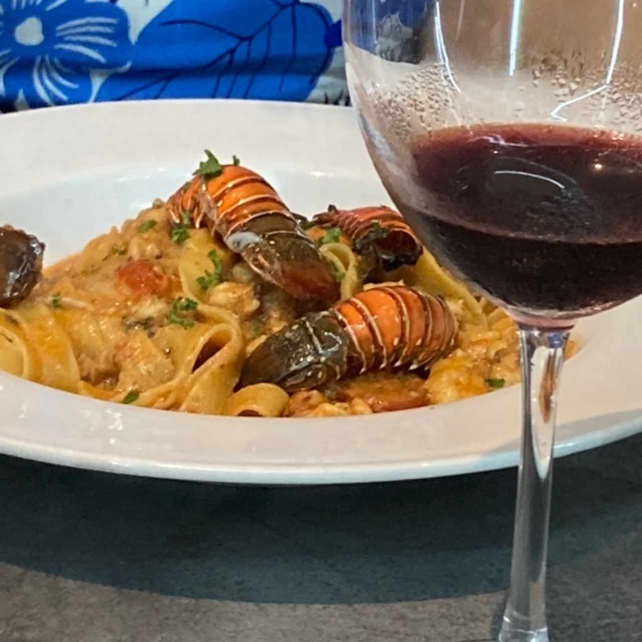 Fettuccine con Langosta a la Raffaela / Salsa del Chef