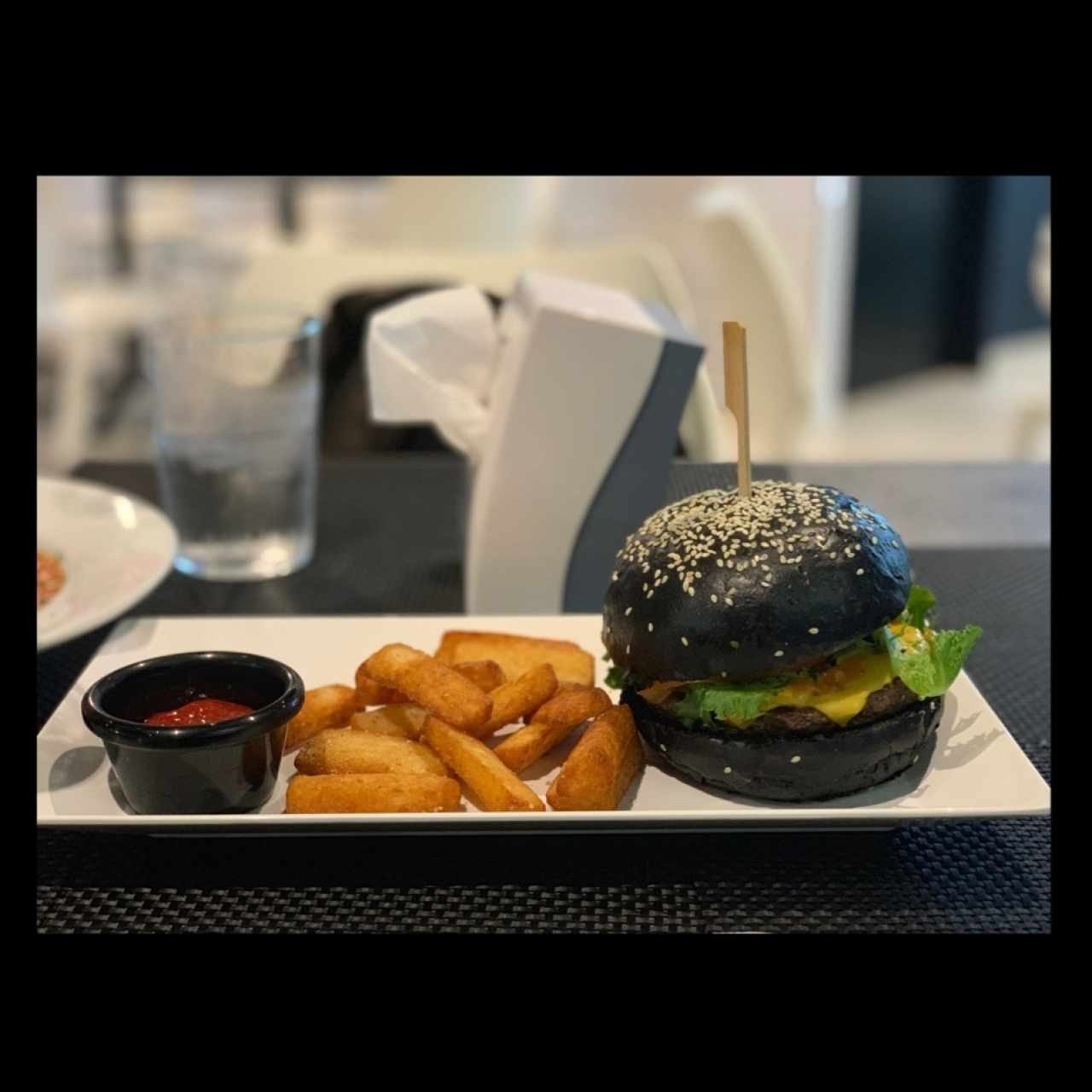 Hamburguesa Bambino en Pan Negro a base de aceitunas negras