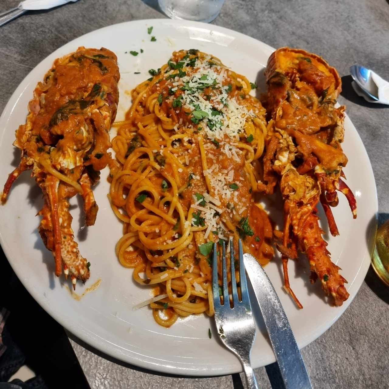 Fettuccine con Langosta a la Raffaela / Salsa del Chef