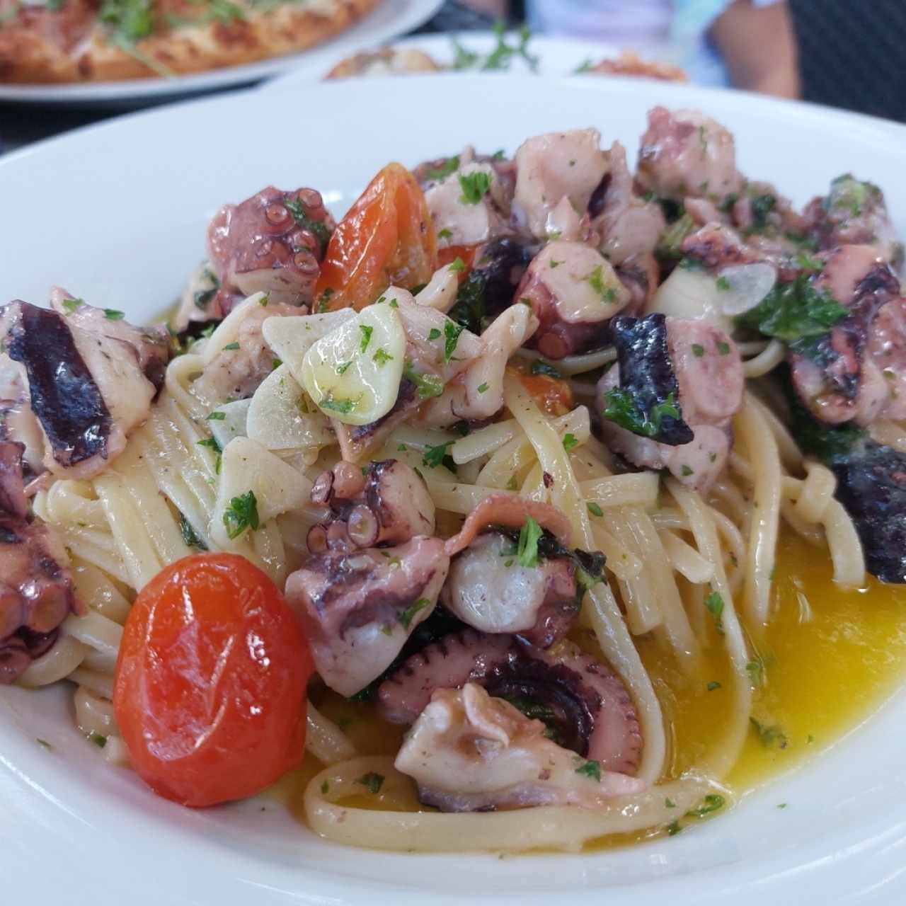 Linguine con Pulpo al Oleo