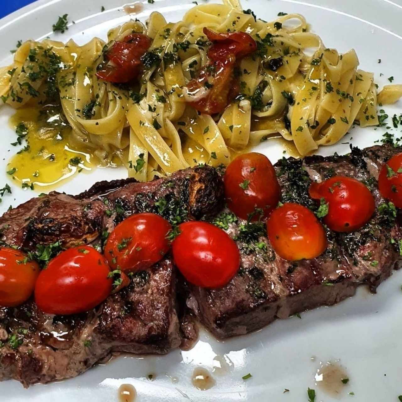 RIBEYE IMPORTADO ANGUS BEEF CON TAGLIATELLE AL OLEO ..