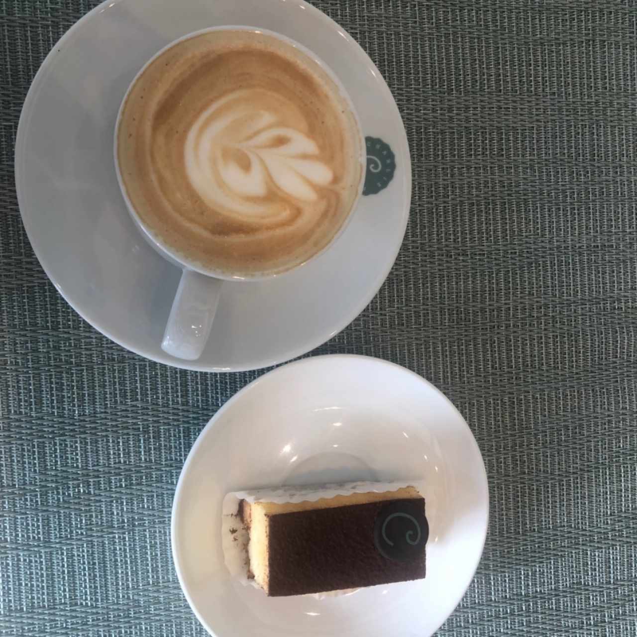 Cappuccino y tiramisu