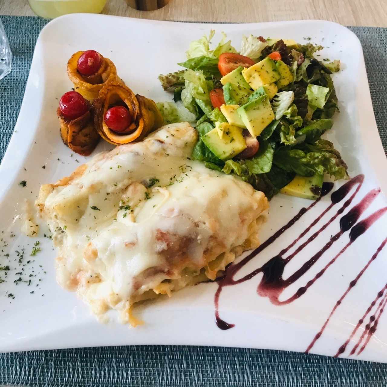 ensalada y canelones