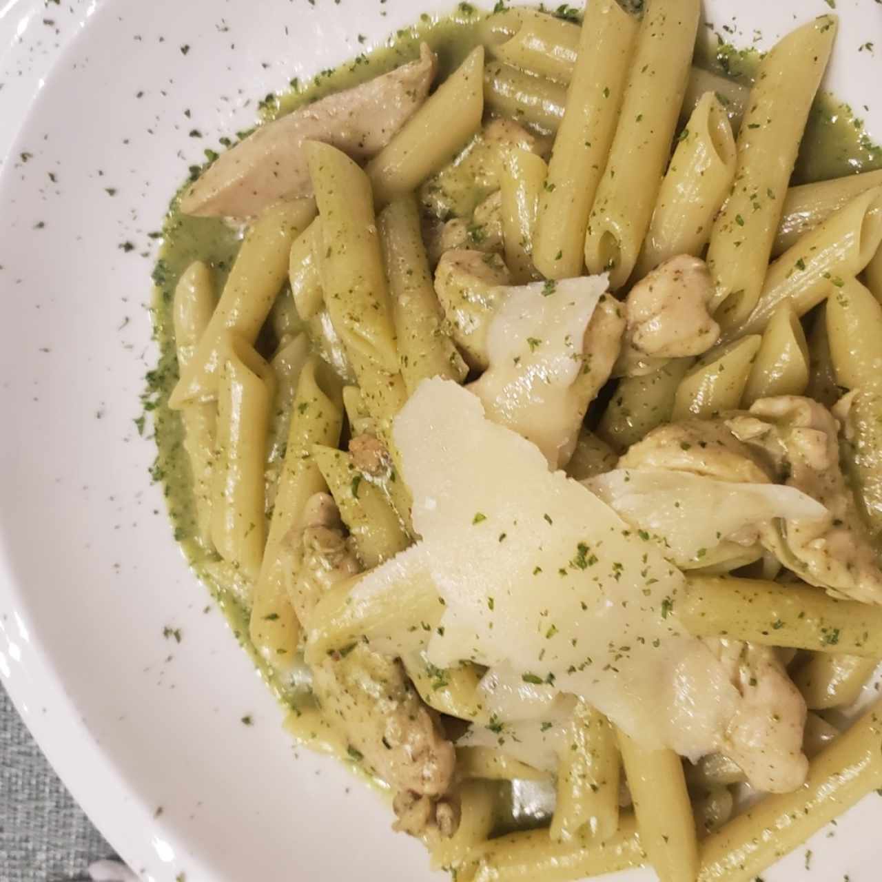 PENE PESTO CON POLLO