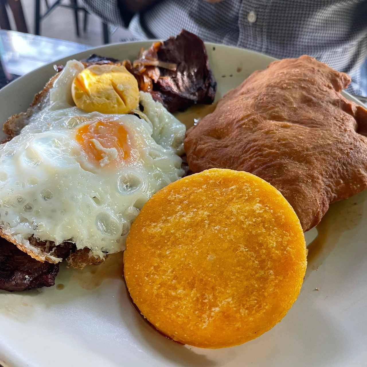 Desayuno - Bistéc a Caballo