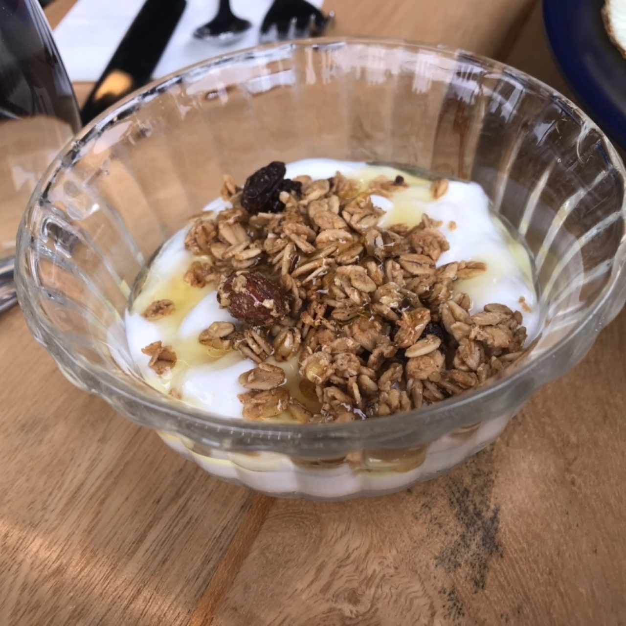 yogurt miel y granola