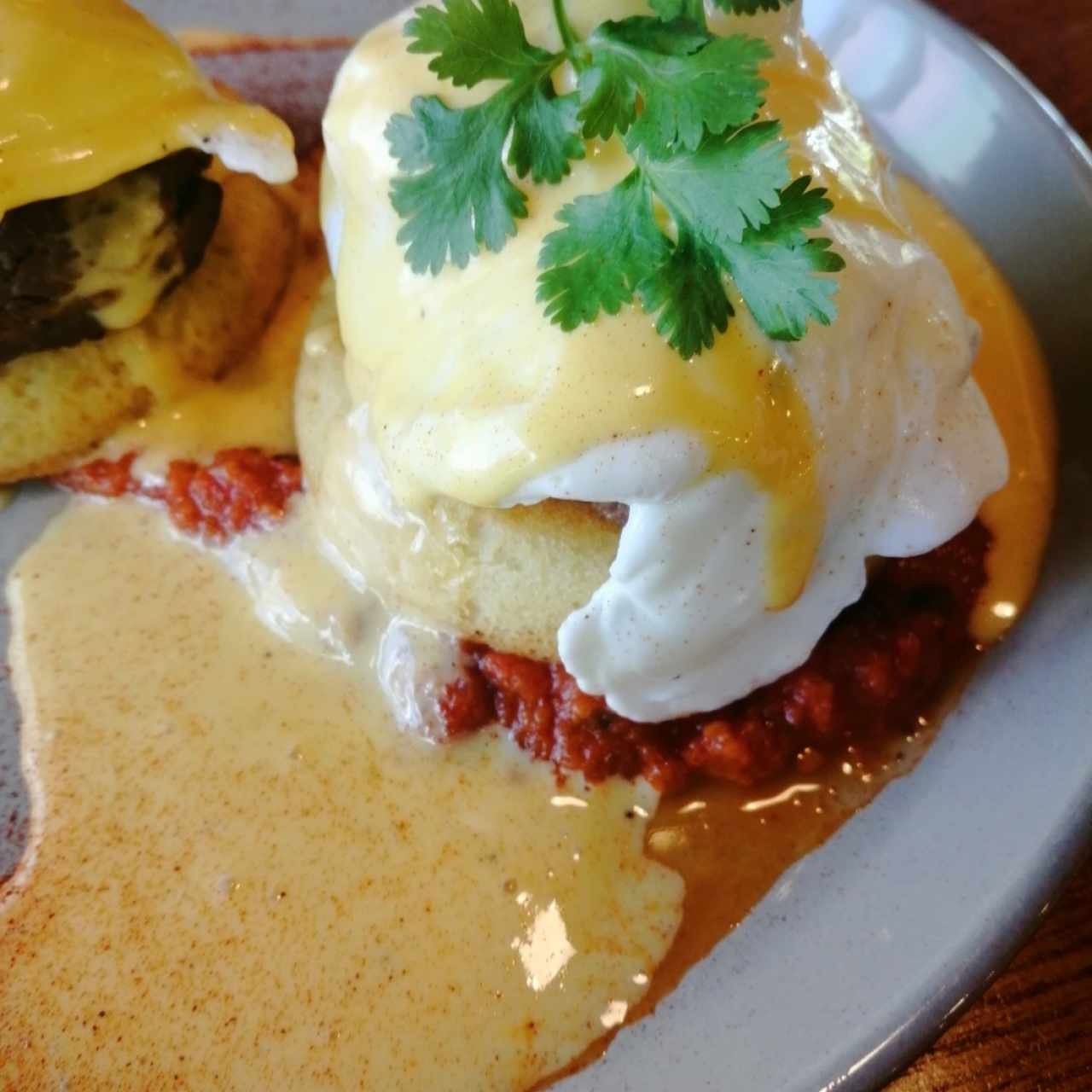 El desayuno keto de huevos benedictinos