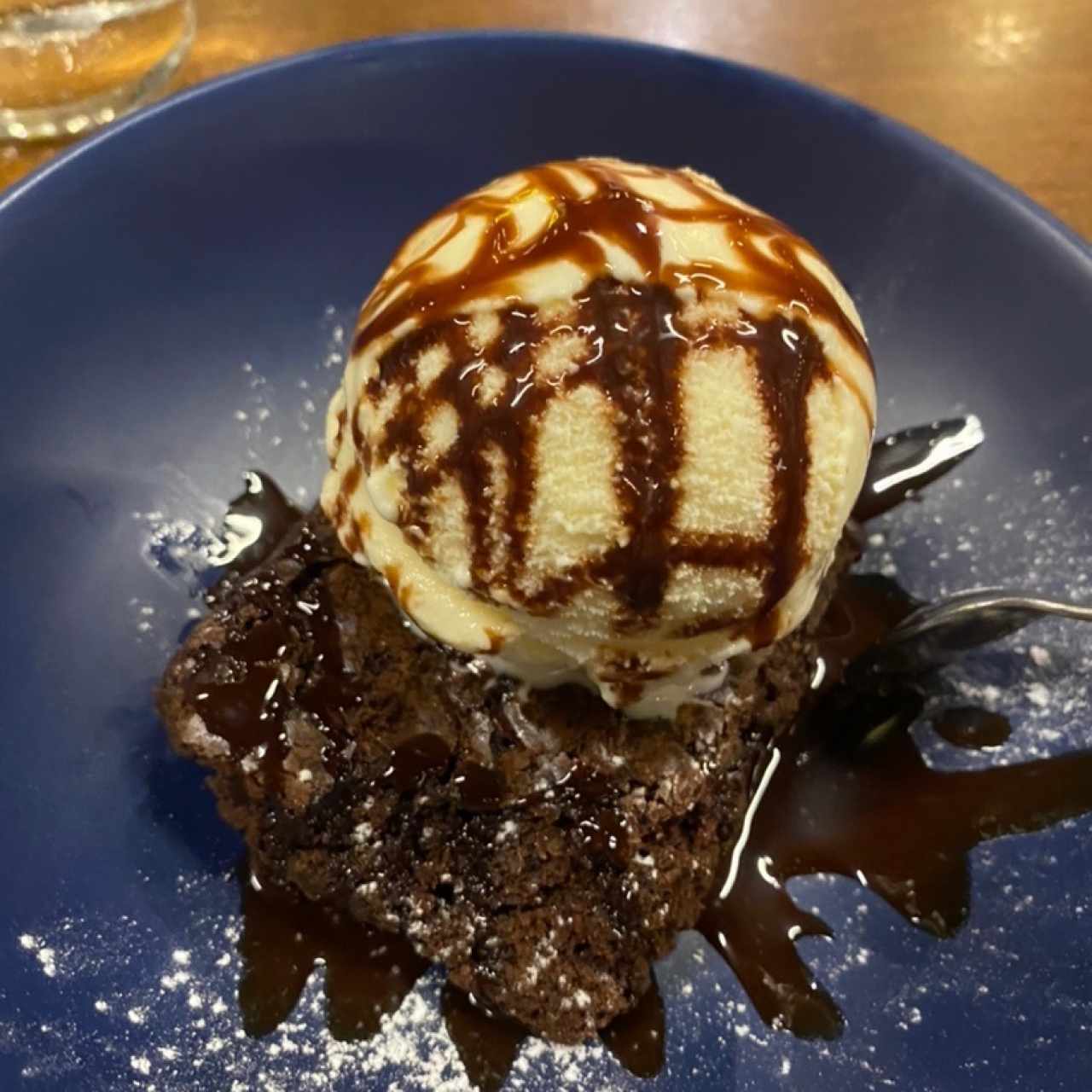 Brownie con helado