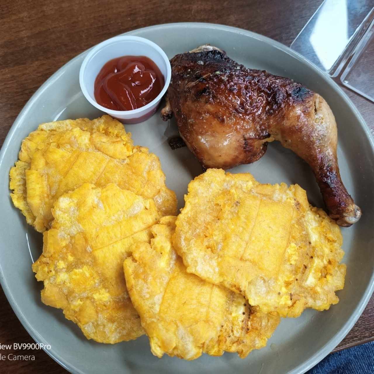 1/4 Pollo Asado Muslo y Encuentro con patacones