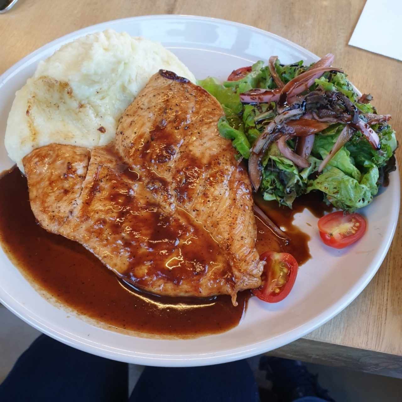 Pollo al Tamarindo con Puré y Ensalada