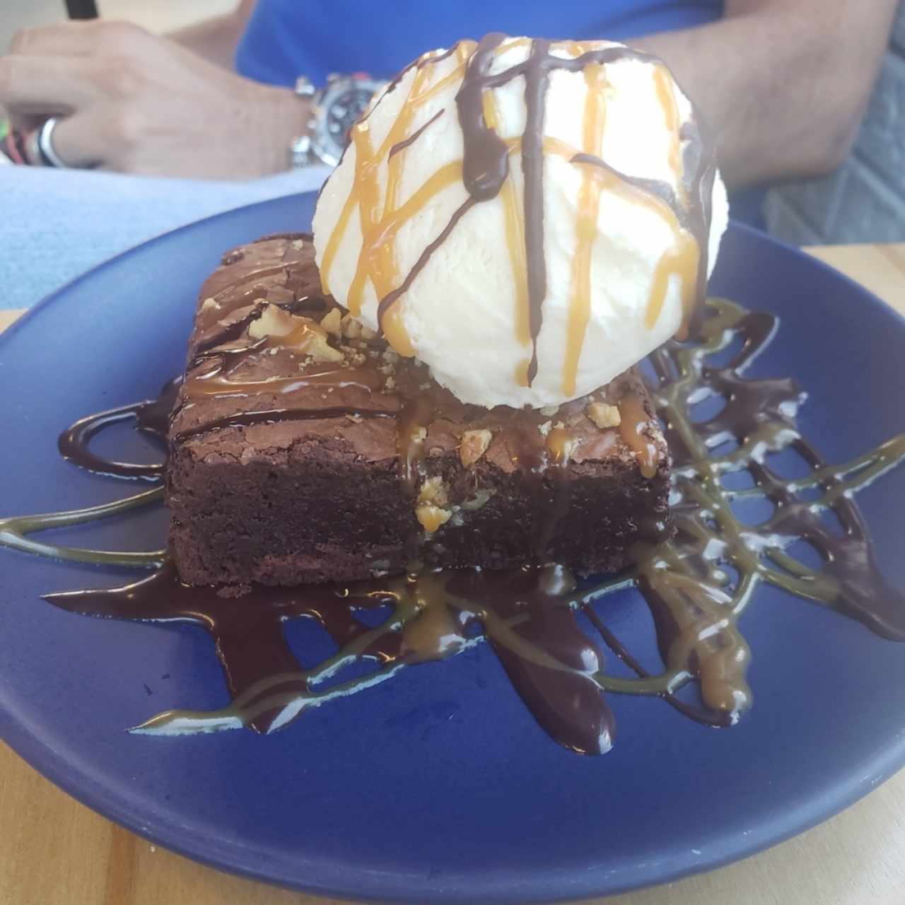 BROWNIE CON HELADO DE VAINILLA