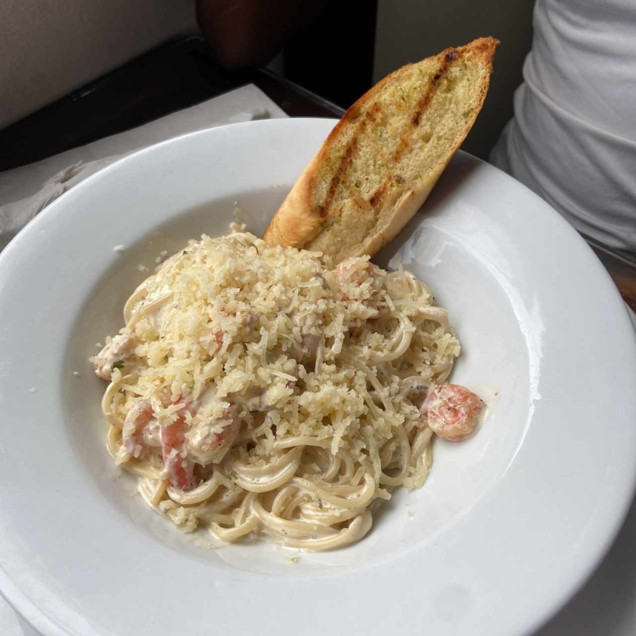 Pasta Alfredo con Camarones