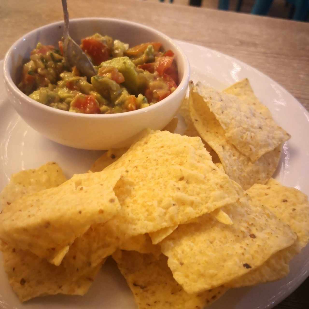 Guacamole + totopos