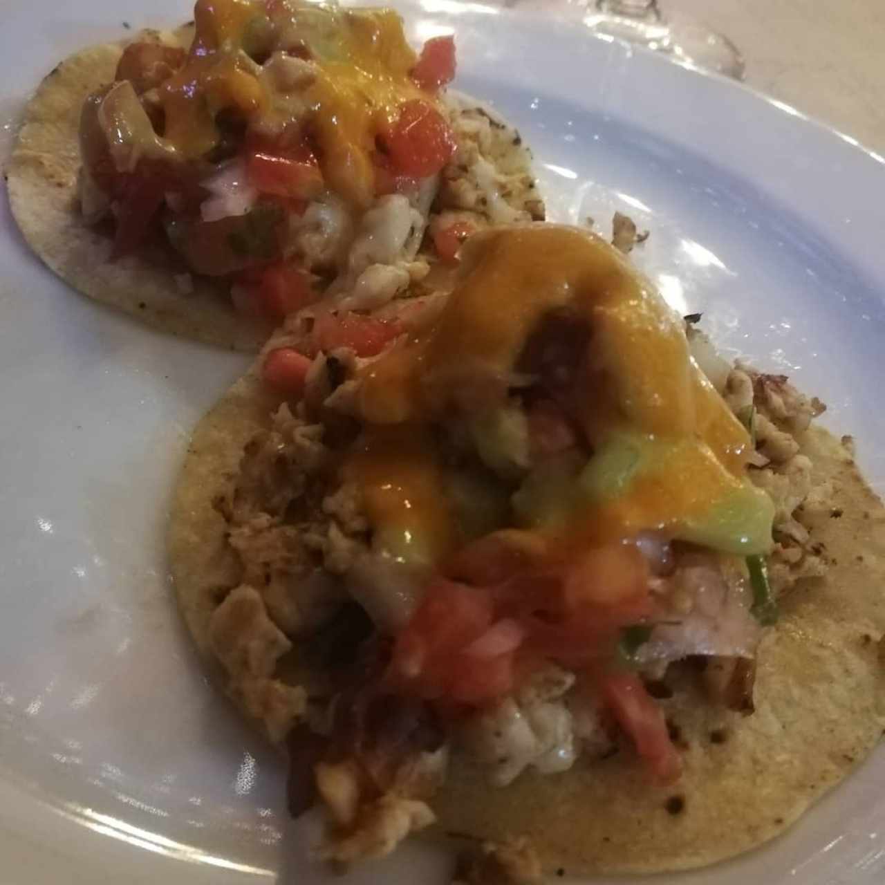 tacos en tortilla de maíz con pollo