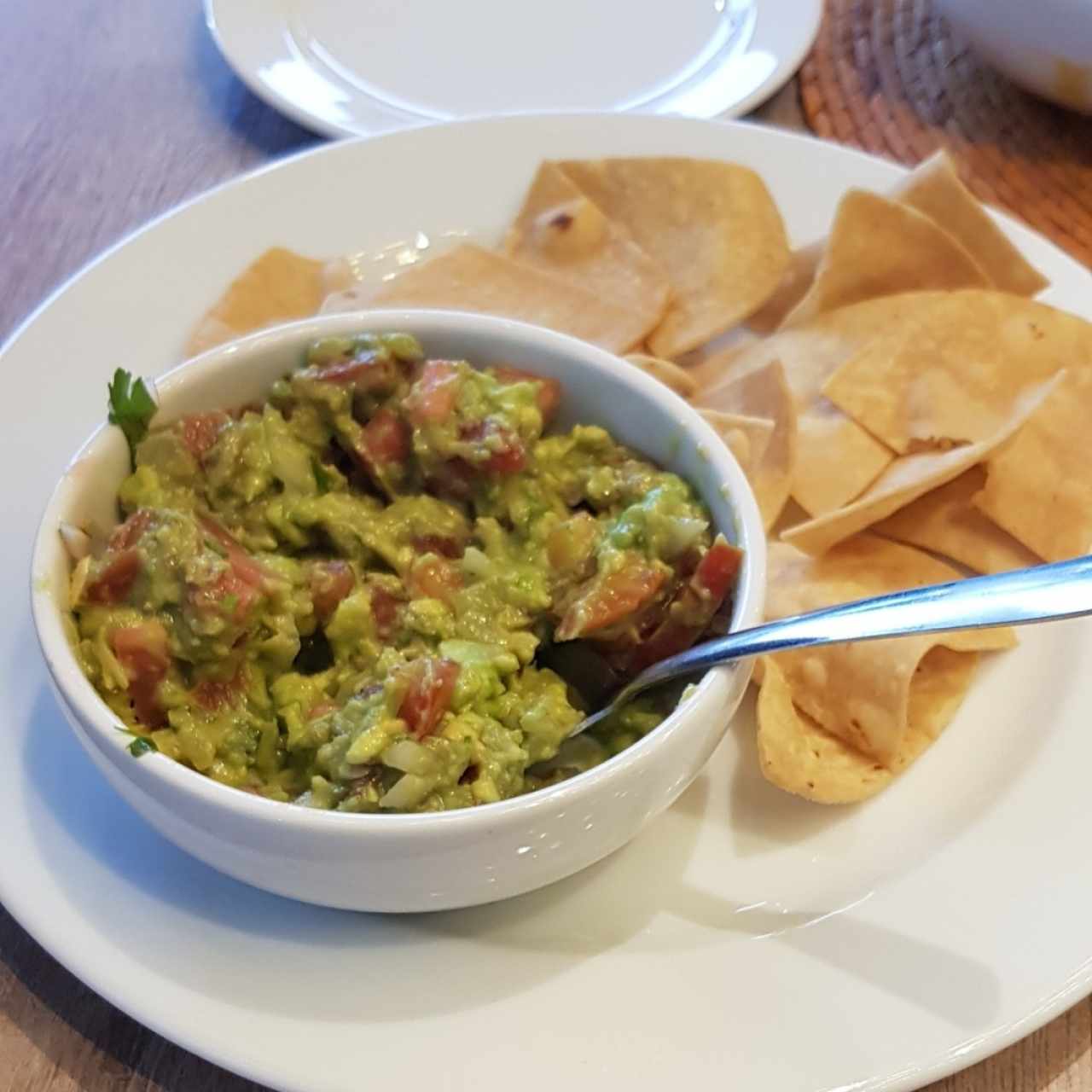 guacamole con totopos