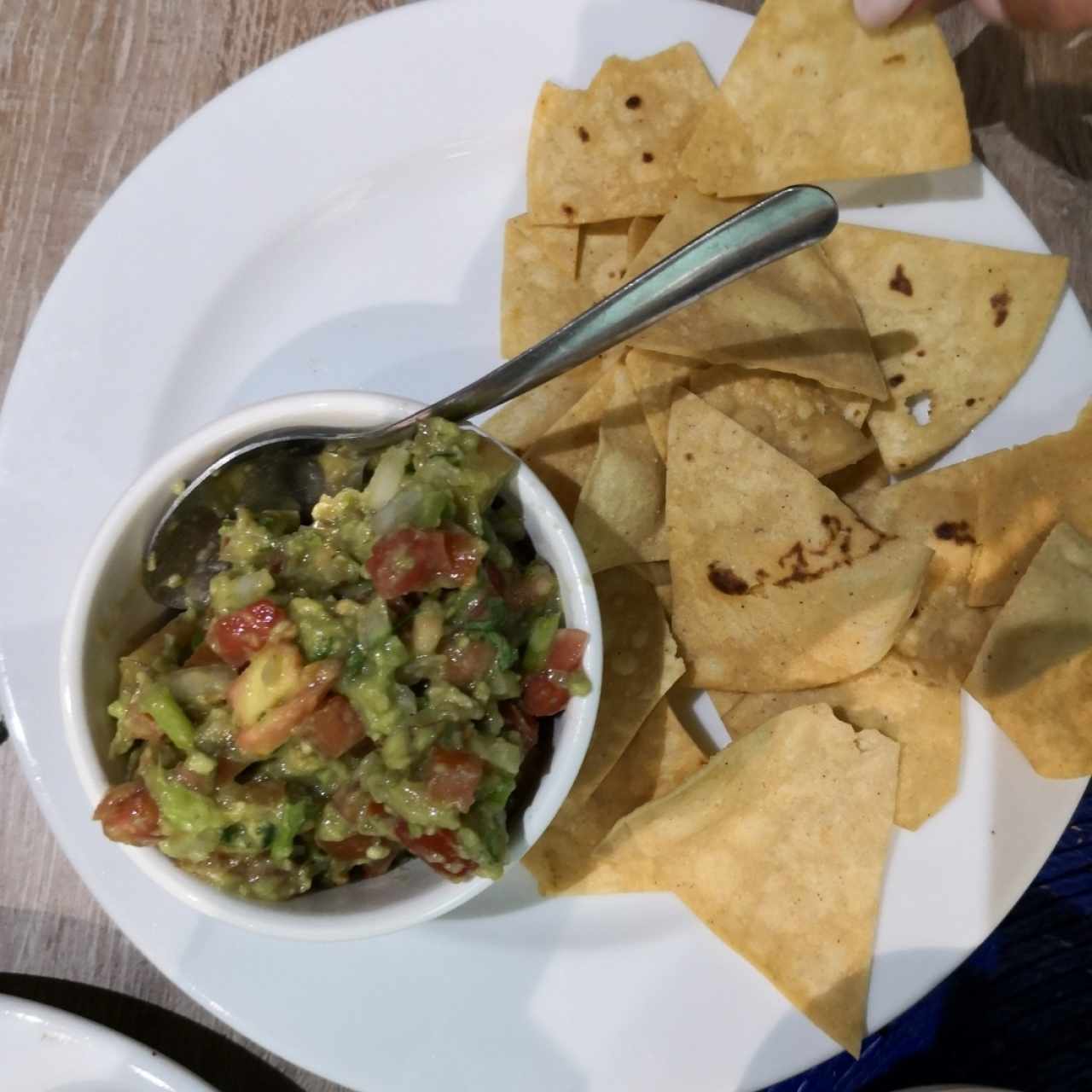 Guacamole con totopos