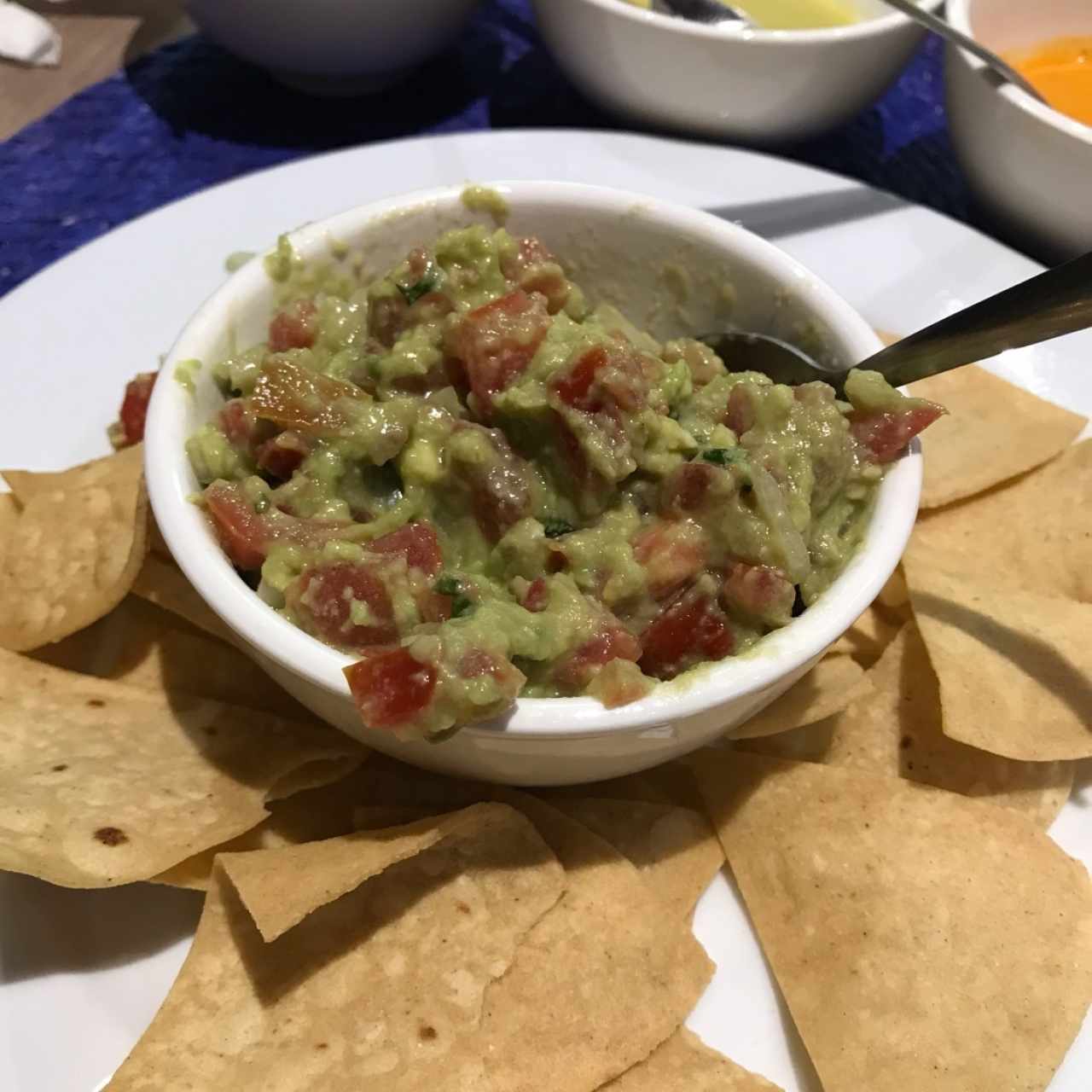 guacamole con totopos