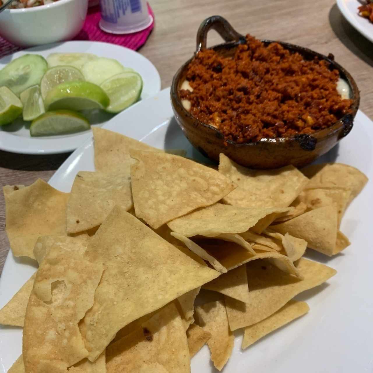 Queso Fundido con Chorizo