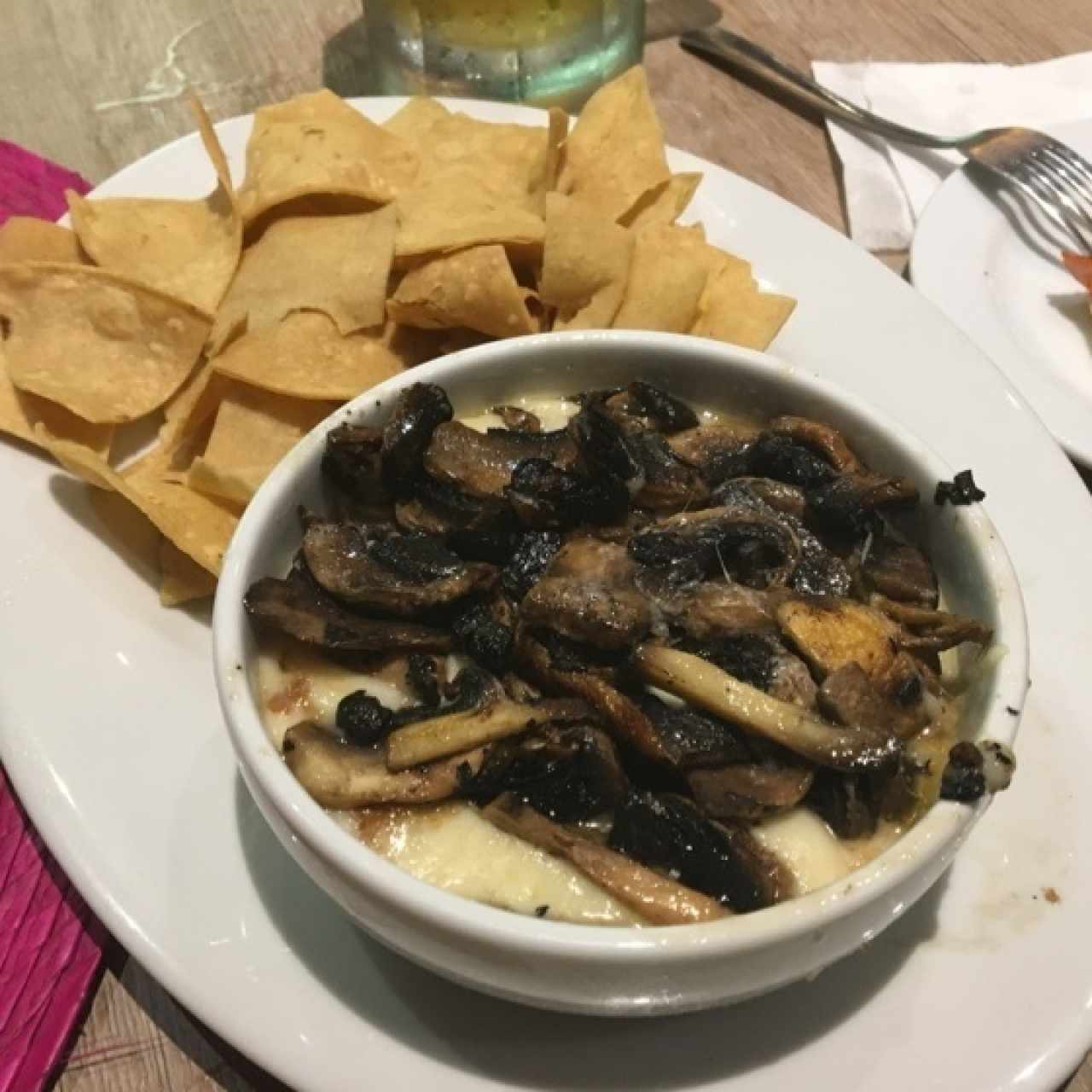 queso fundido con champiñones