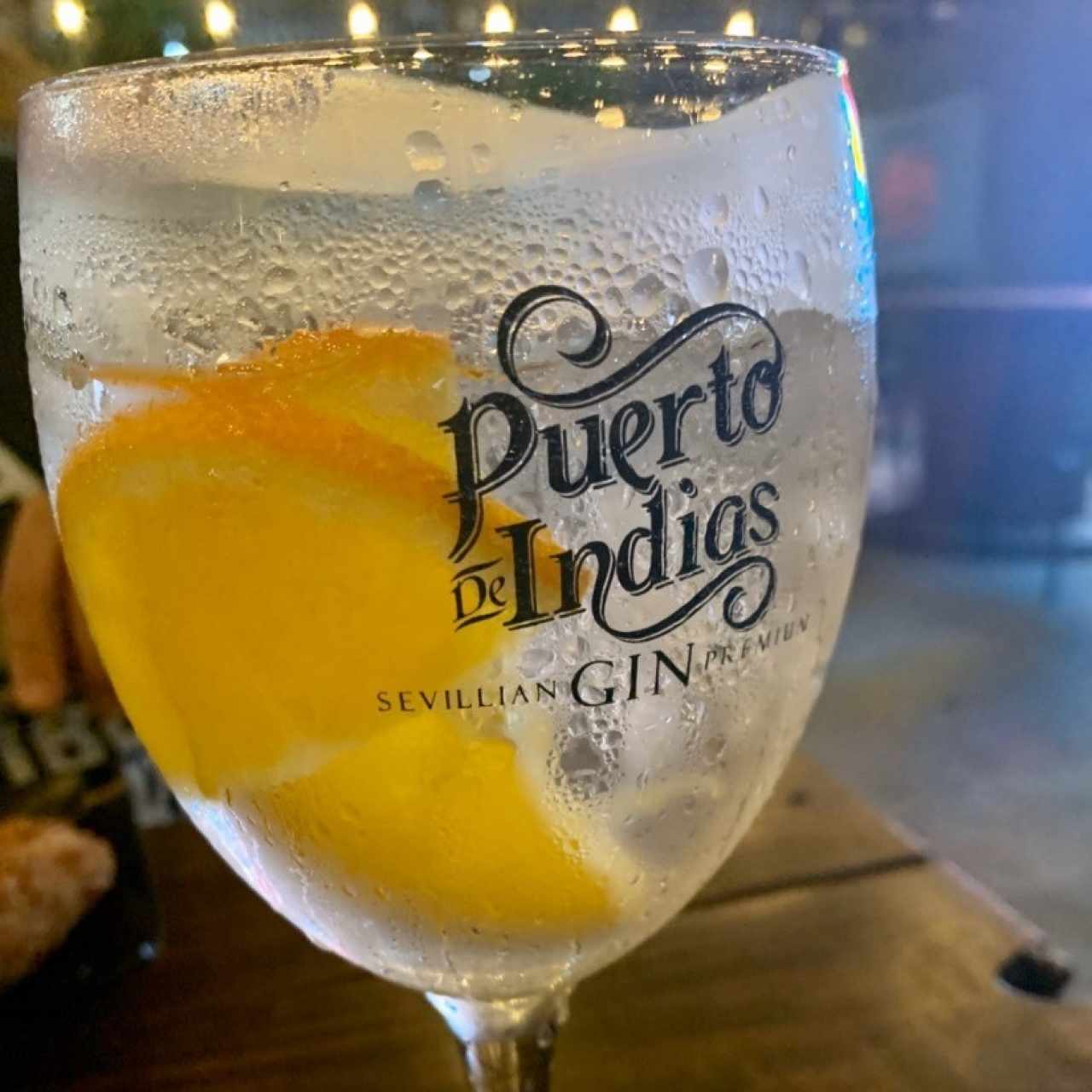 gin con toques de naranja 