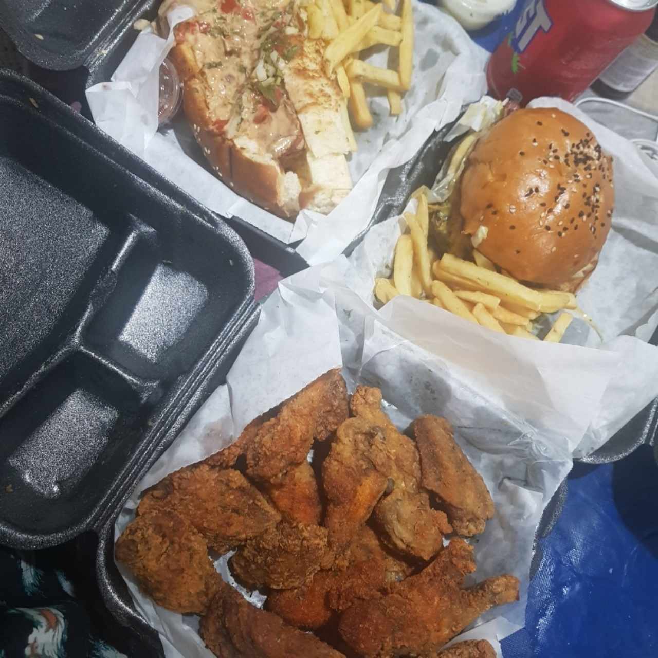 wichi burguer, wings y jumbo dog