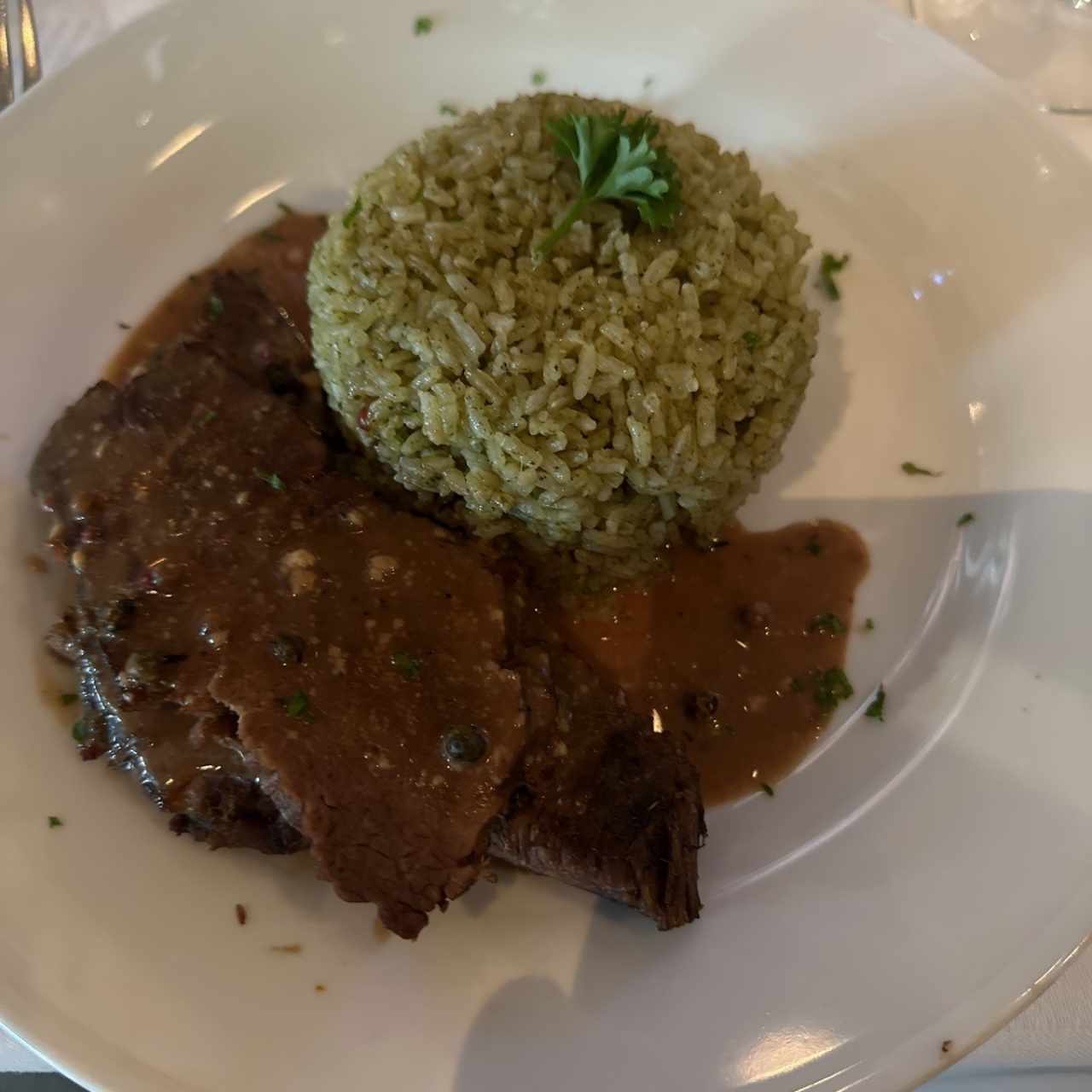 Filete de res cin arroz verde 