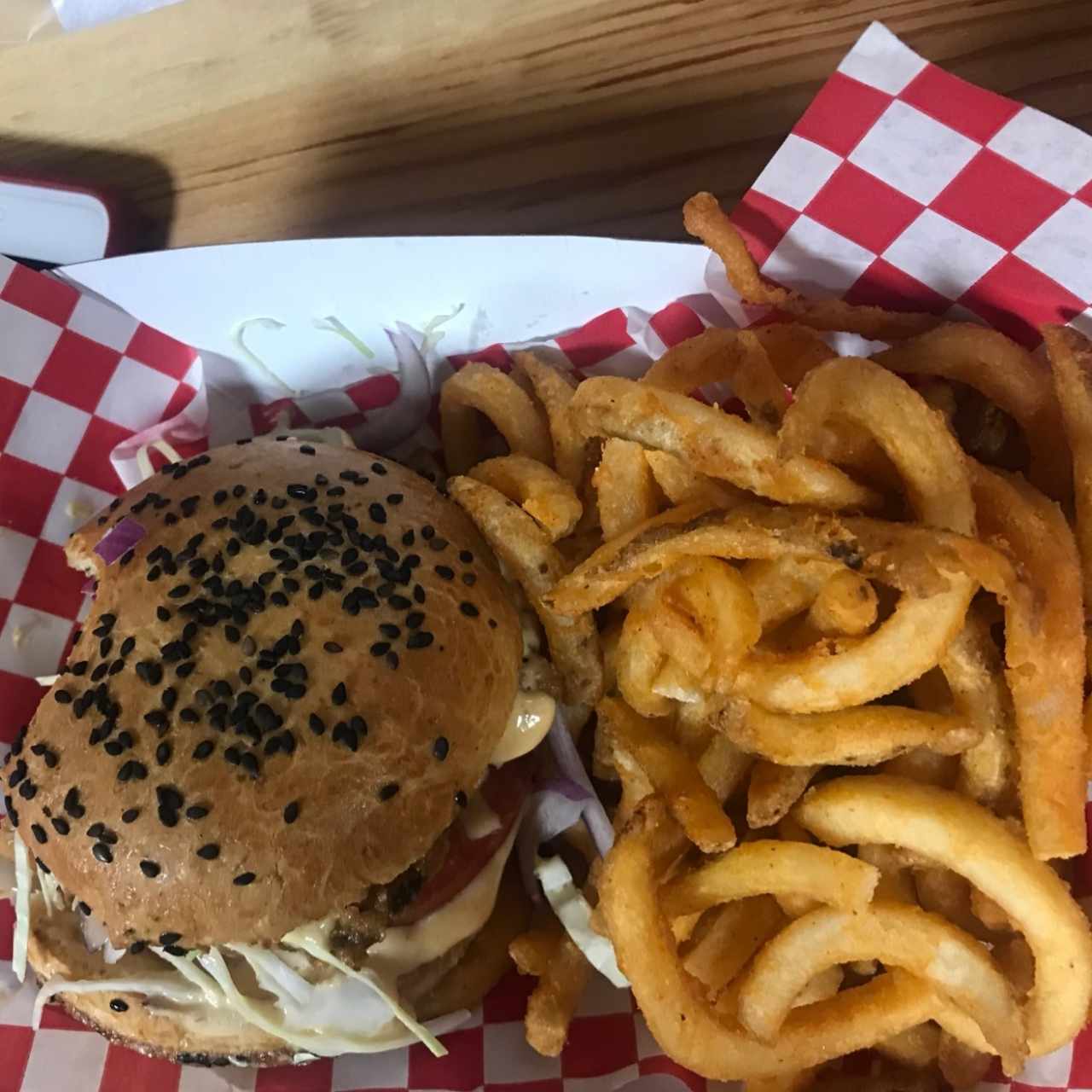 fish burger y papas curlie 