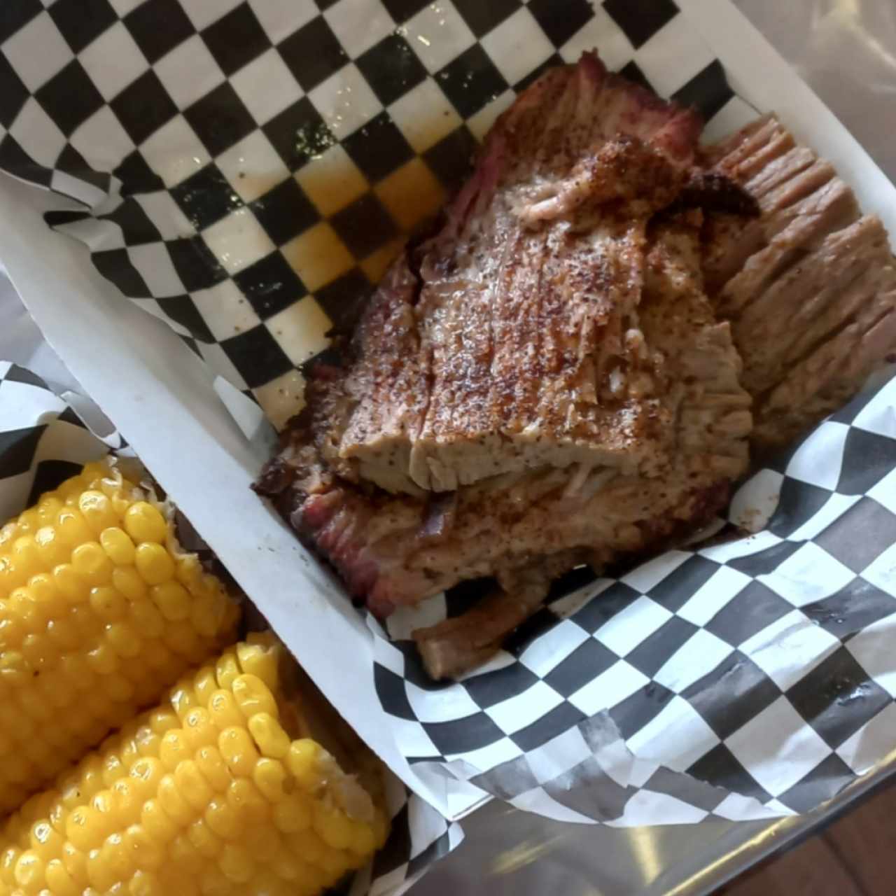 Brisket del Chombo con mazorcas