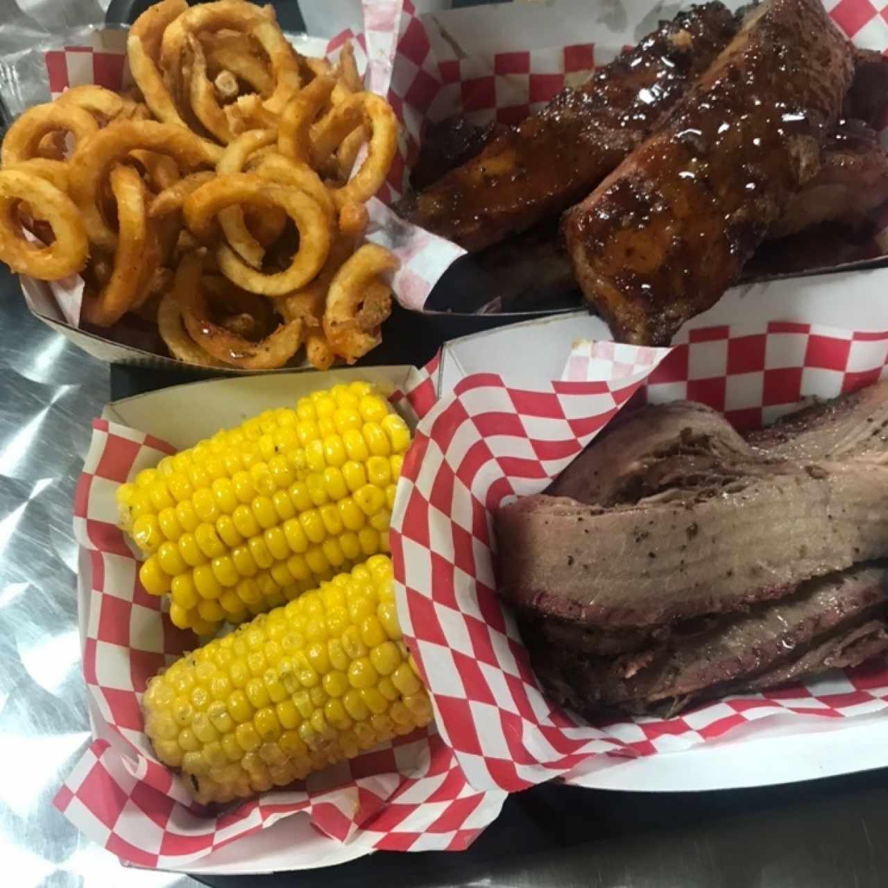 Brisket y Costillas