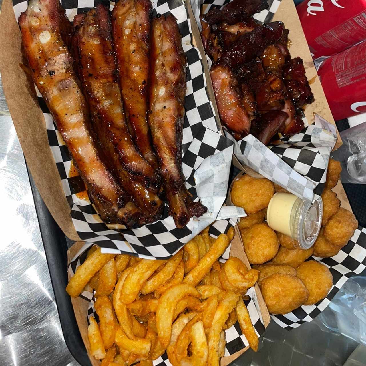 Ribs, pancita, curly fries y corn nuggets