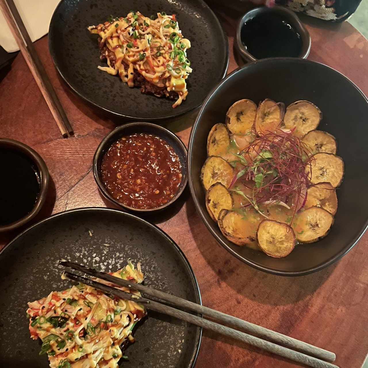 Ceviche de maracuyá y sushi pizza