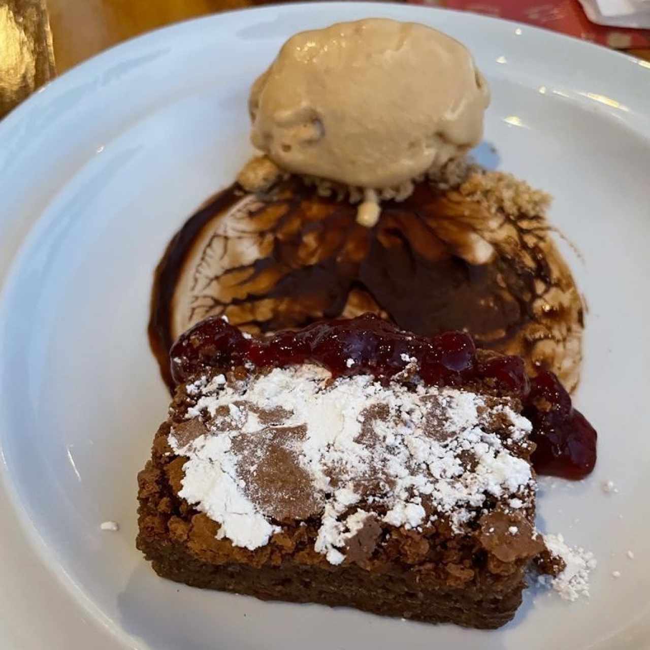 Brownie de Chocolate con Helado Dulce de Leche 