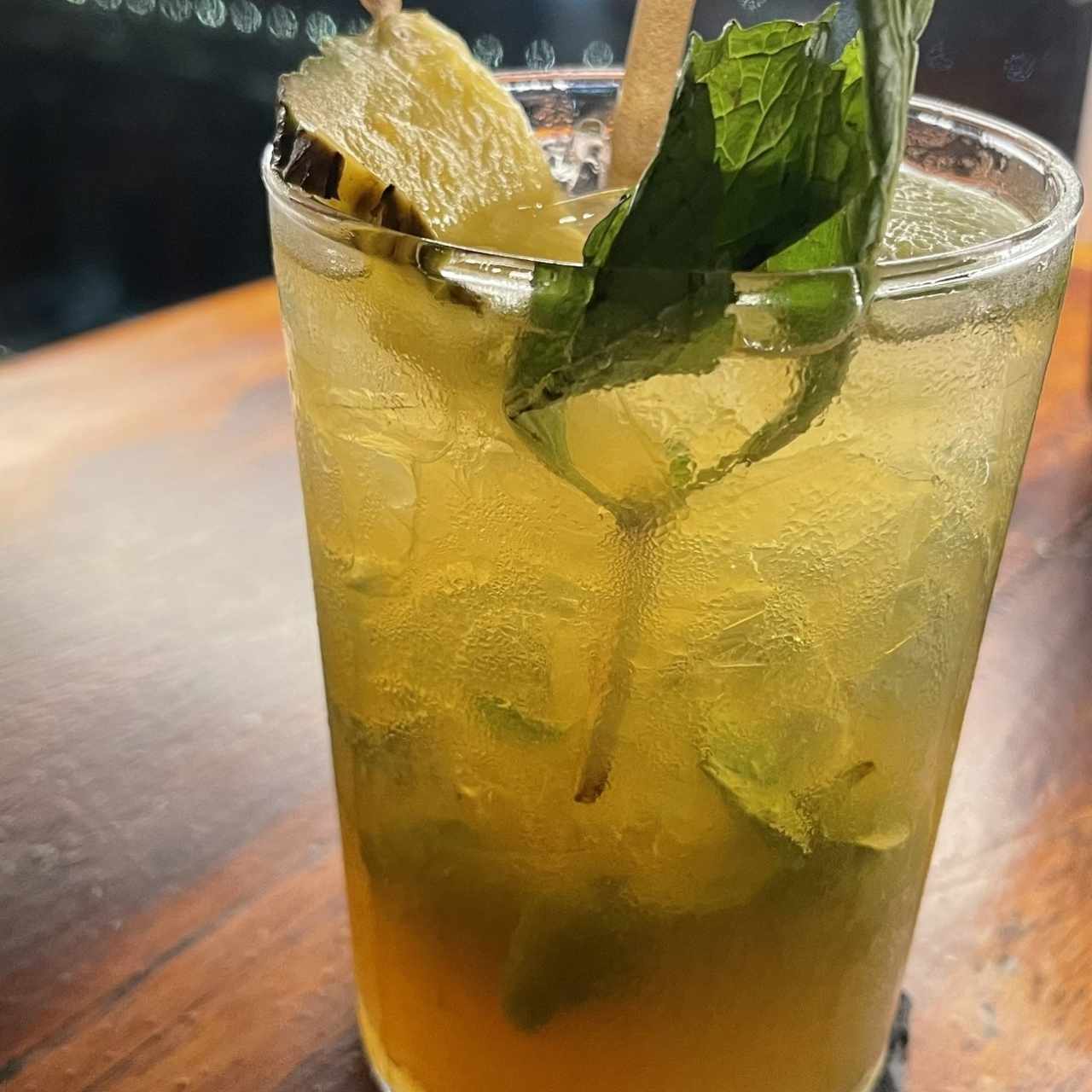 Mojito de piña con jengibre