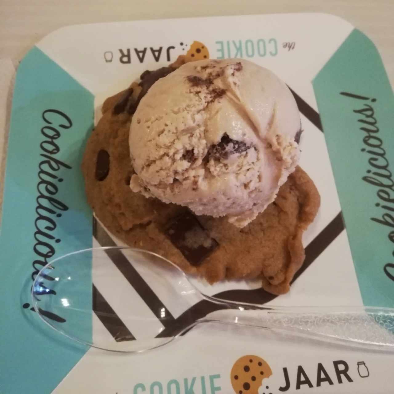 galleta con helado brownie