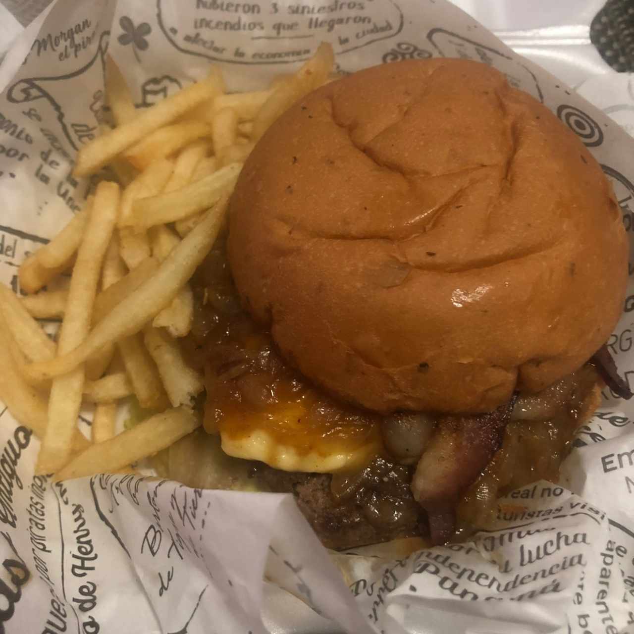 burger patrimonio con papitas 