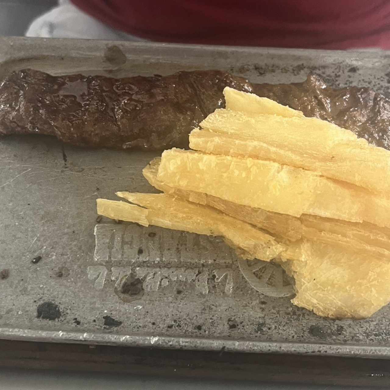 Entraña con yuca frita 