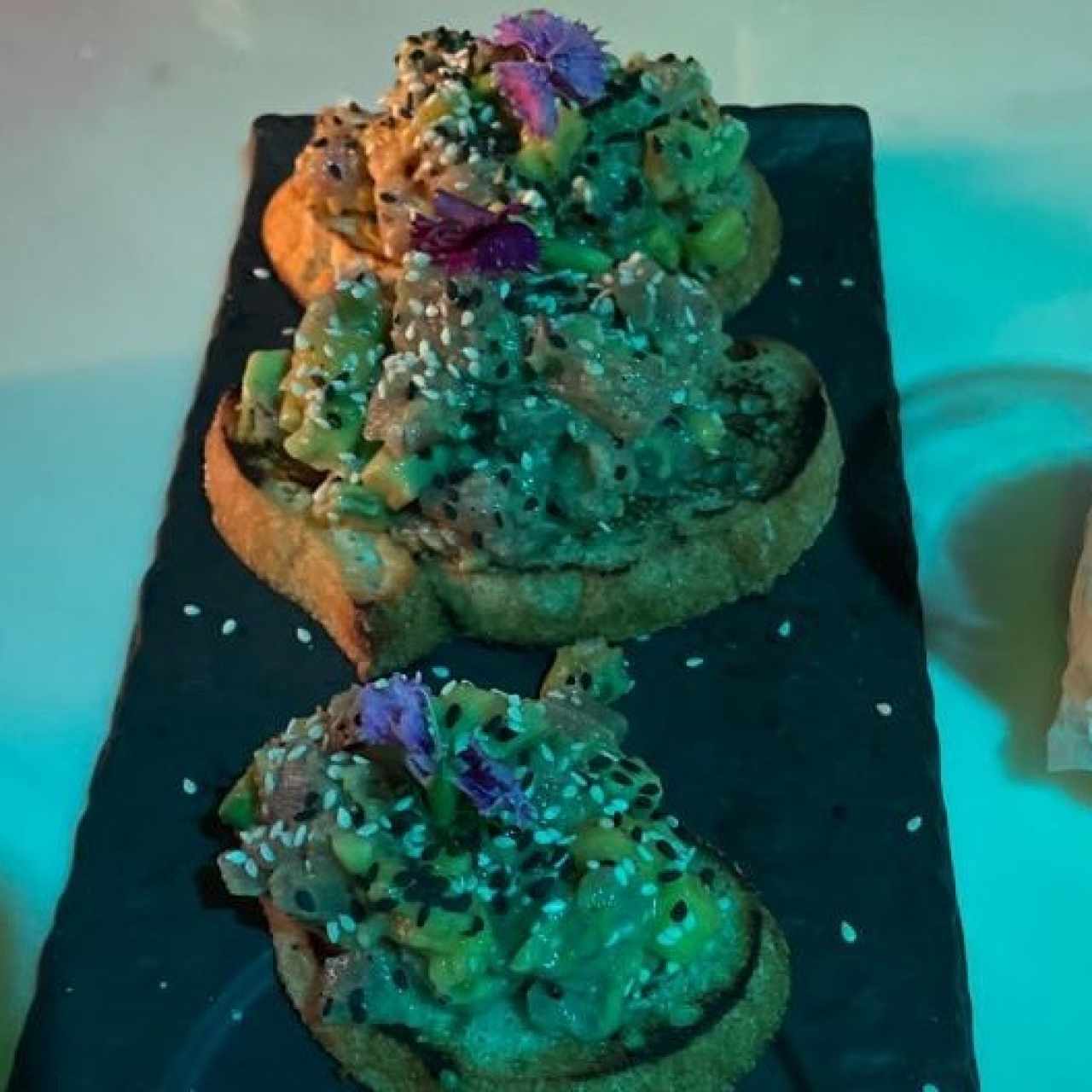 ENTRADAS - Bruschetta atún tartar