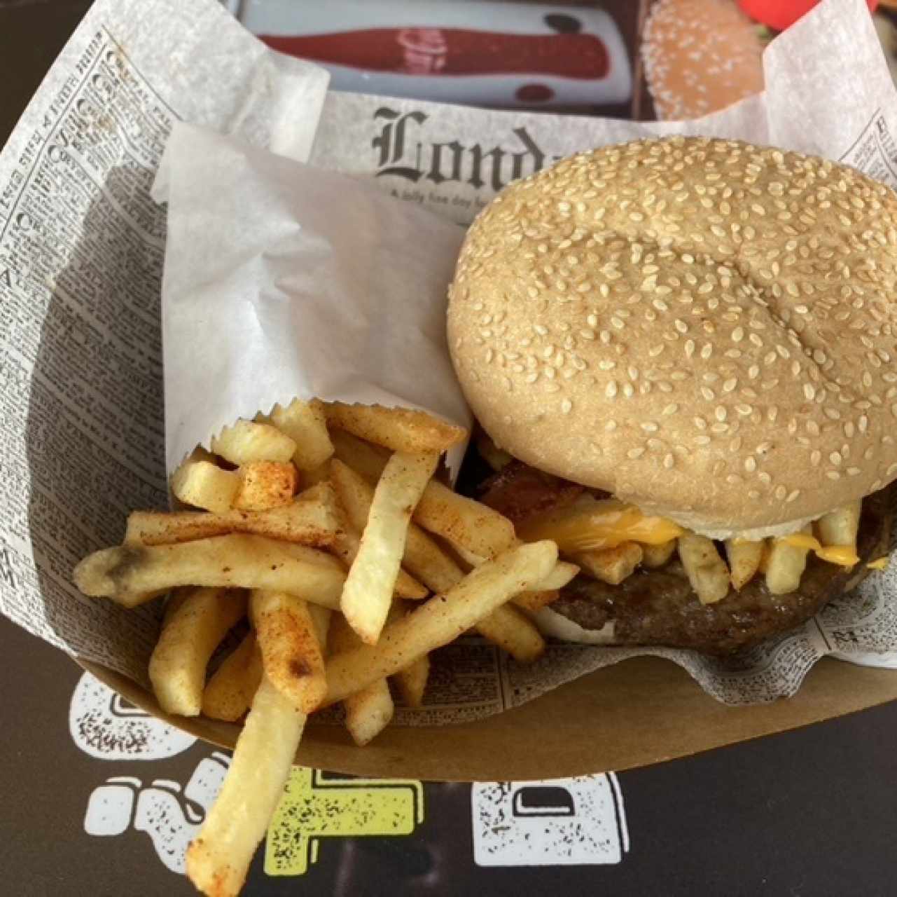 Combo - hamburguesa BBQ bacon + papas fritas + soda