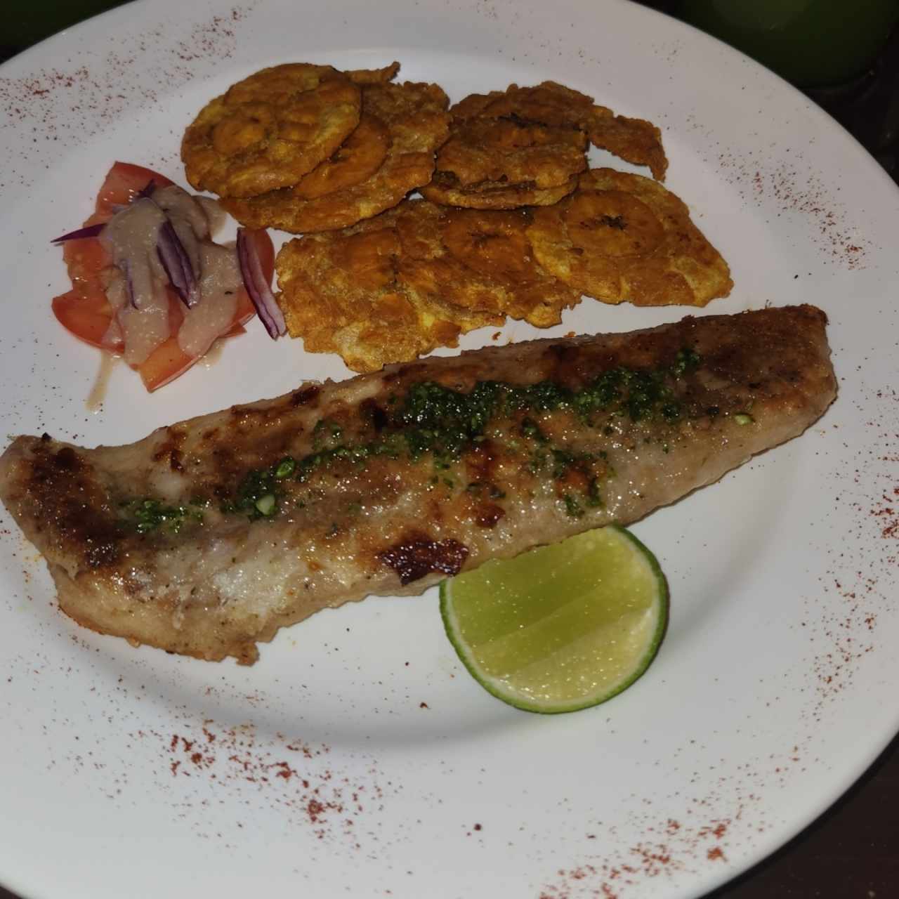 patacones con filete de corvina