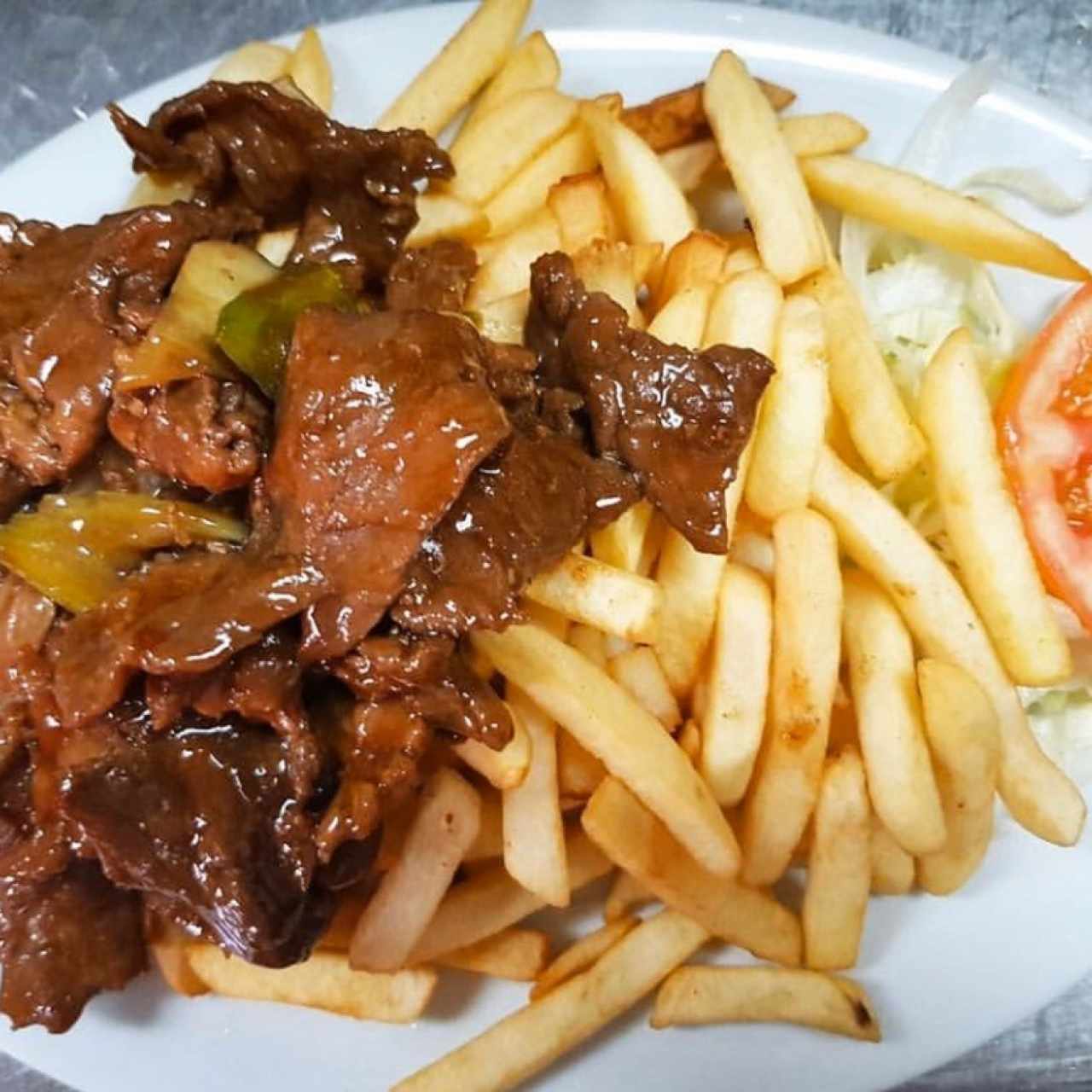 Bistec picada con papas fritas