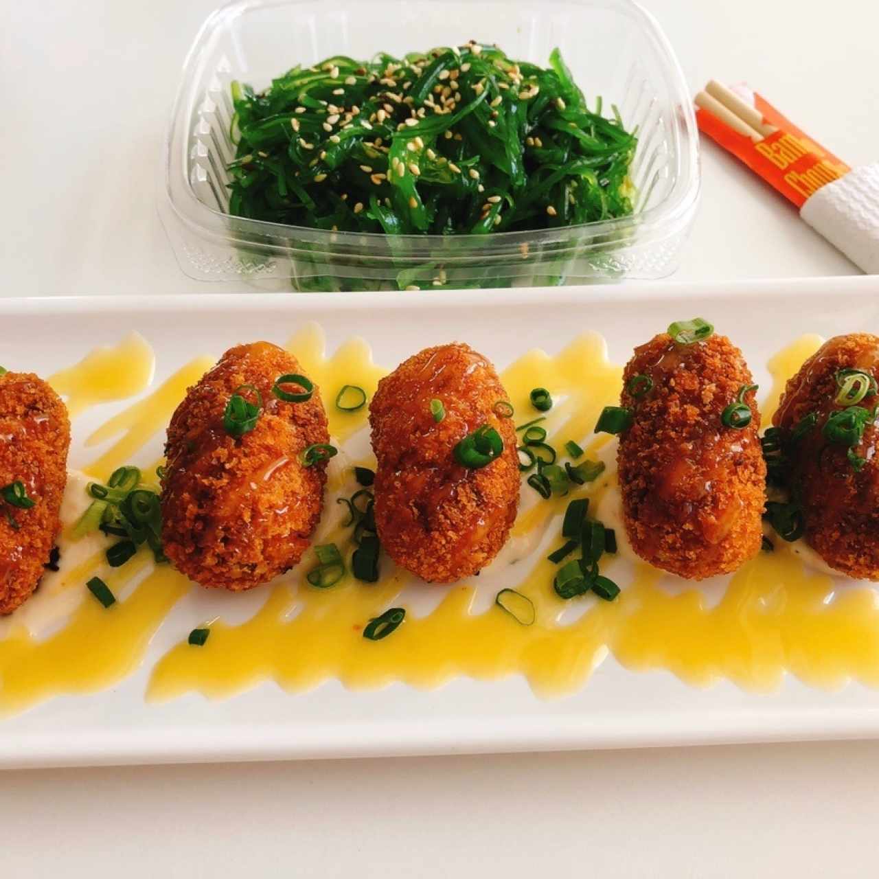 ensalada de algas + croquetas de salmon 