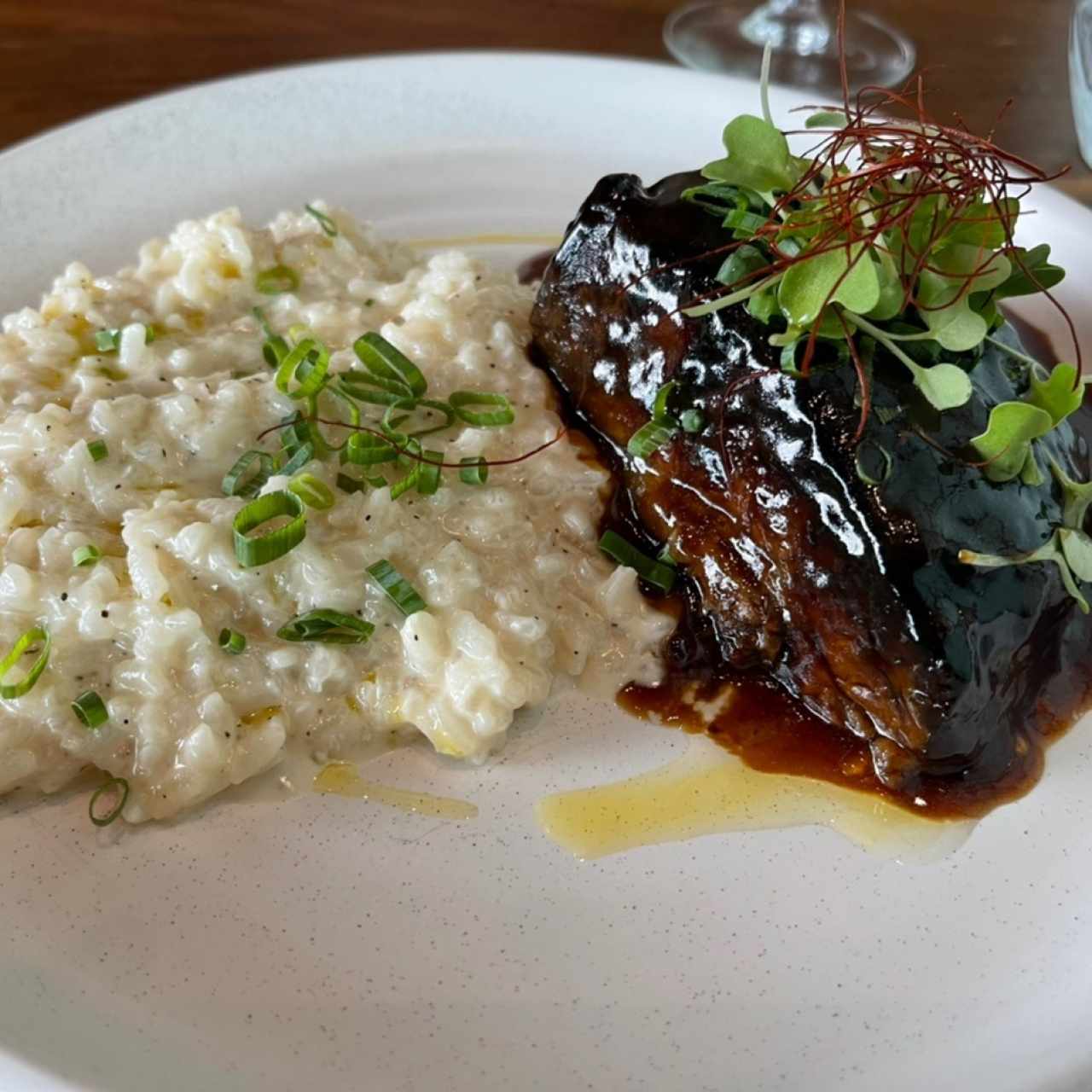 Shortrib con risotto de parmesano