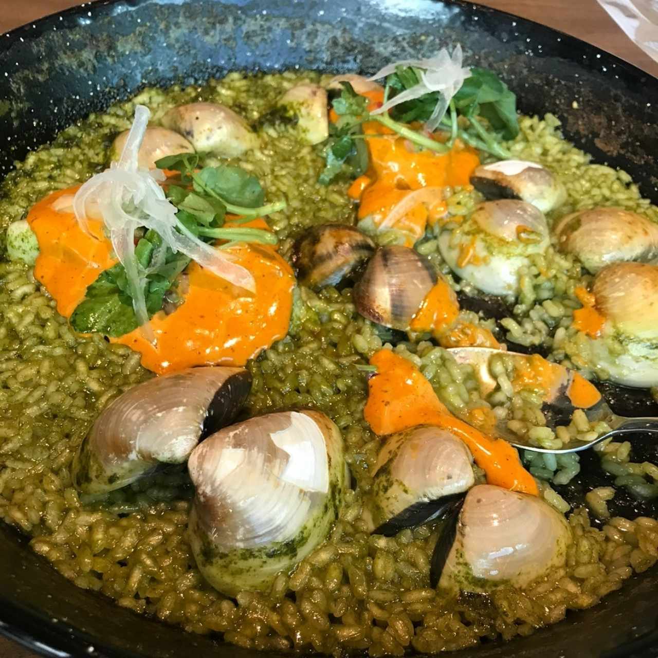 arroz verde con mero y almejas