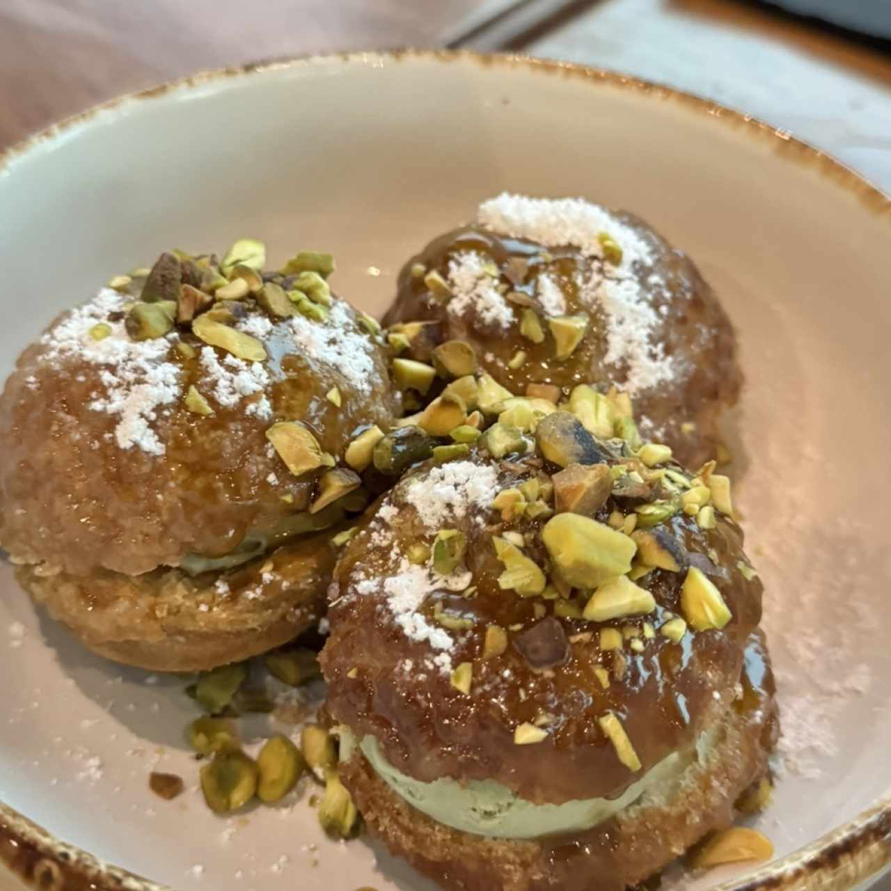 Profiteroles de pistacchio