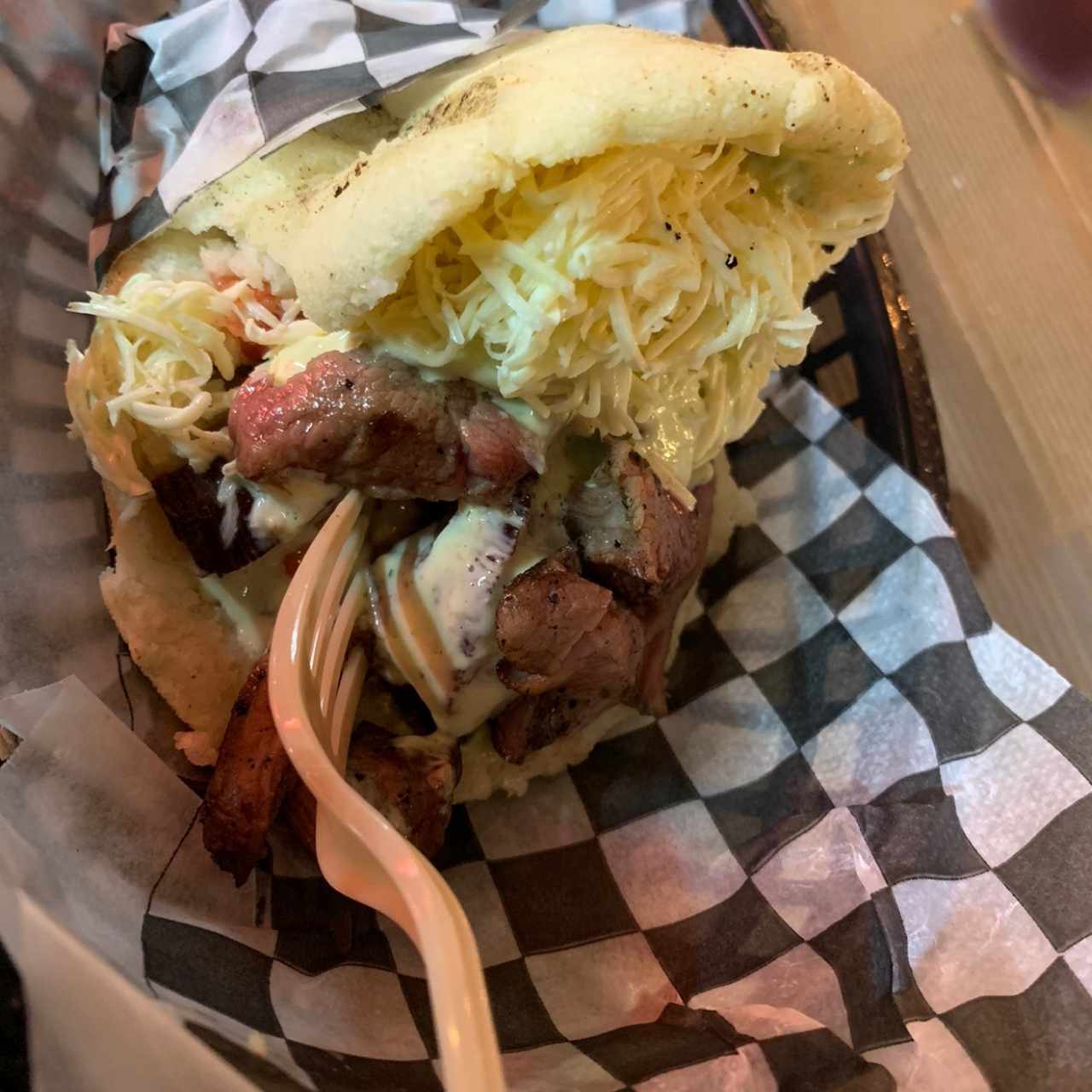 arepa de carne asada