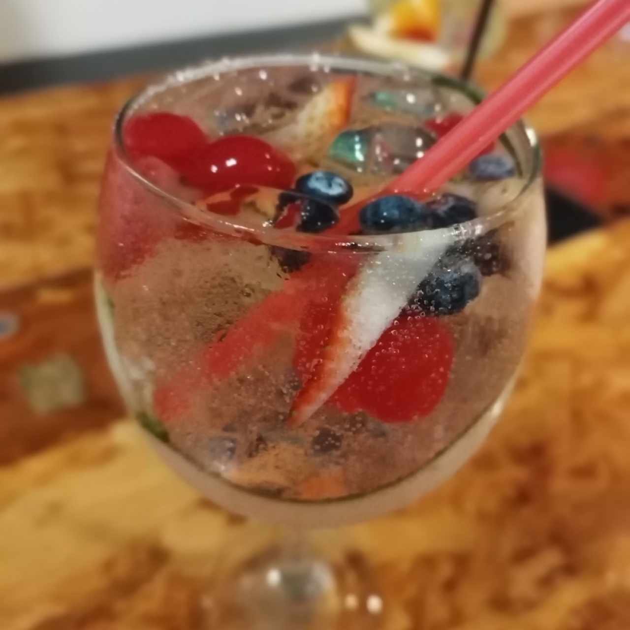 Gin Tonic frutos rojos con Tanqueray