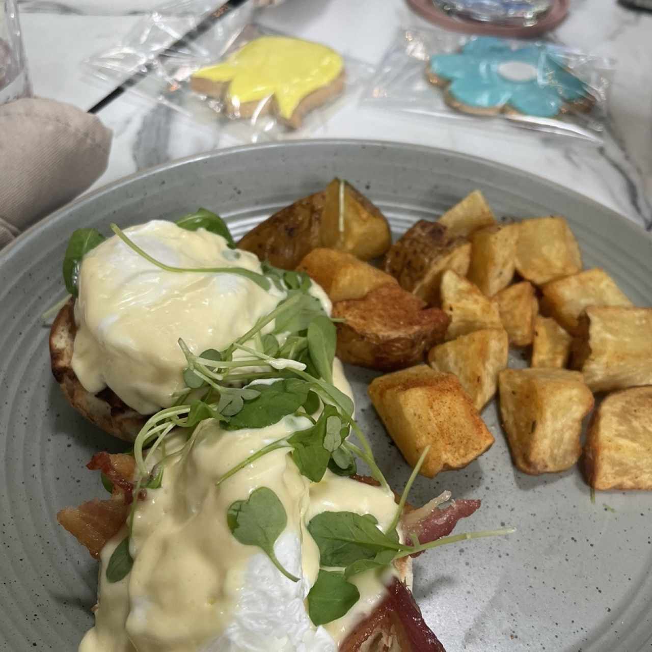 BRUNCH - Eggs Benedict